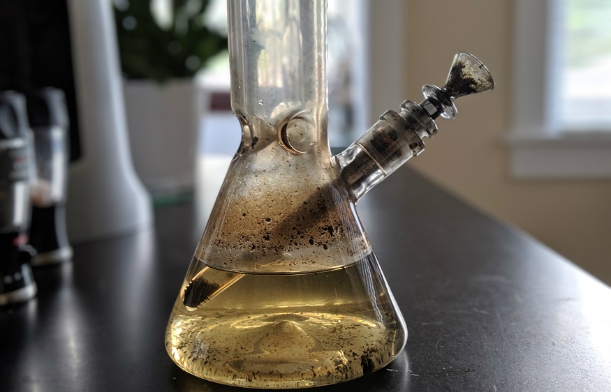 how to clean silicone bong